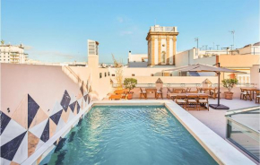 Awesome Apartment In Cádiz With Kitchen